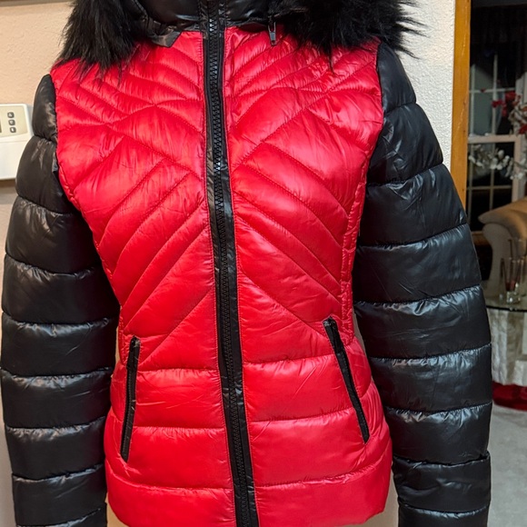 NWT Elegant Red and Black Puffer Jacket with Faux Fur.NWT,Size-Small - Picture 2 of 10